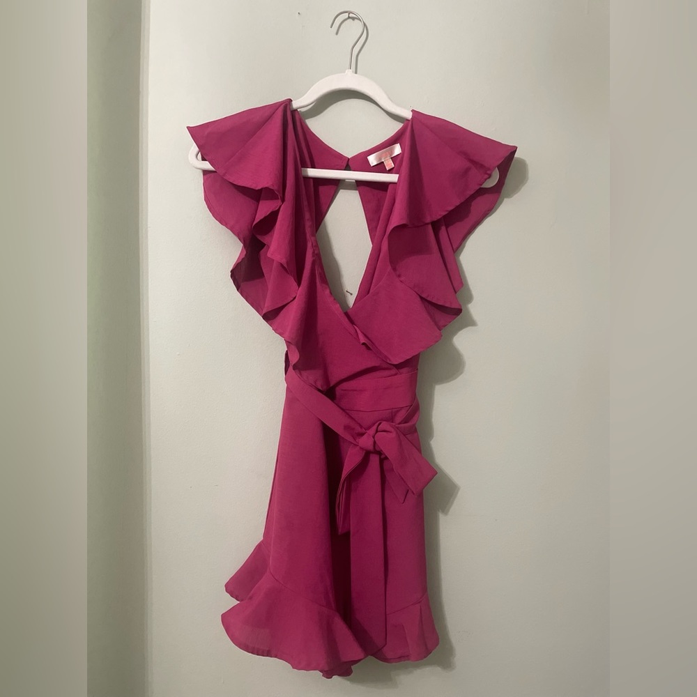 Short romper w/ feminine hem and neckline 💞